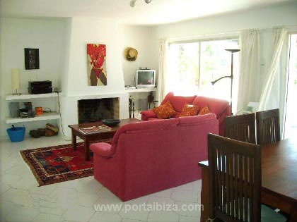 Salón con chimenea