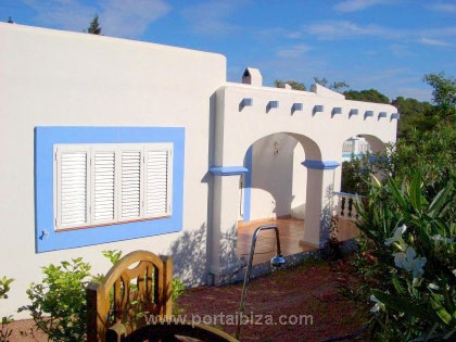 Arquitectura ibizenca - terraza cubierta soleada