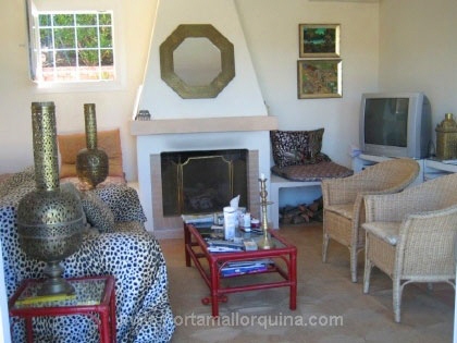 Salón con chimenea