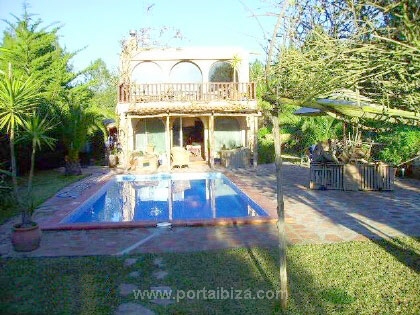 Vista frontal de la casa