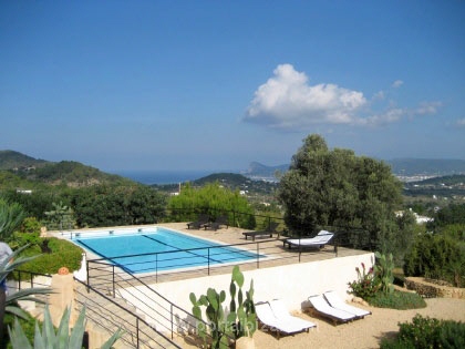 Vista al mar y a la piscina