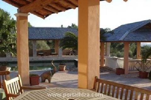 Terraza cubierta and swimming pool