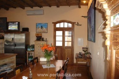 Cocina con áera de comer