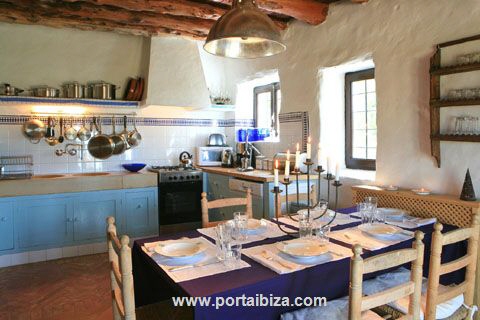 Cocina y área de comer