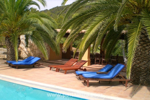 Terraza y porche en la piscine