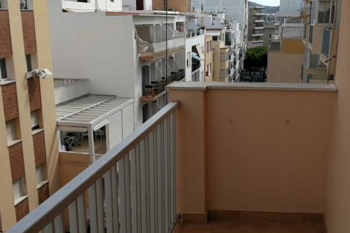 Pequeño balcón del apartamento
