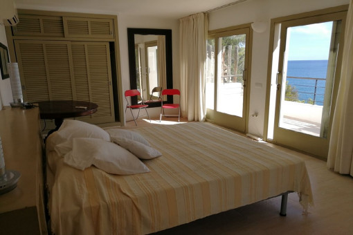 Dormitorio doble con vistas al mar
