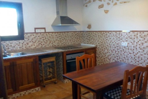 Vista a la cocina rústica