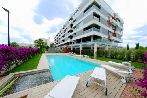 Hermoso apartamento con balcón en Marina Botafoch, Ibiza
