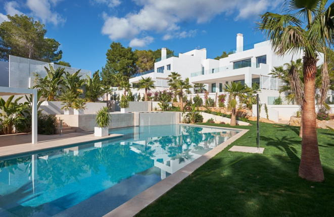 Hermosa villa a metros de la playa de Cala Llenya